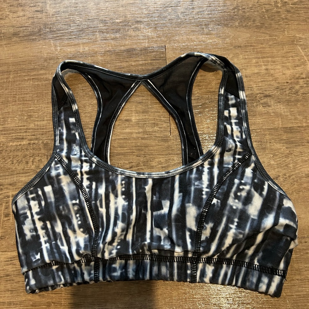Kyodan Monochrome Striped Sports Bra